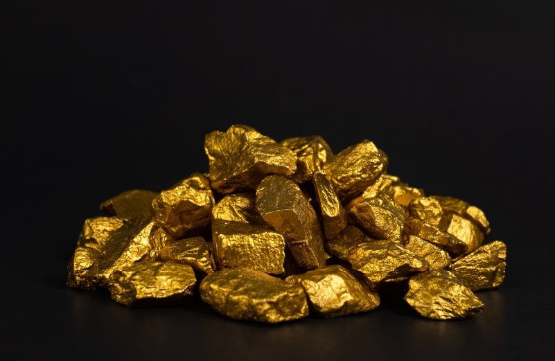 goldankauf-edelmetallrecycling-goldhaufen-goldstuecke